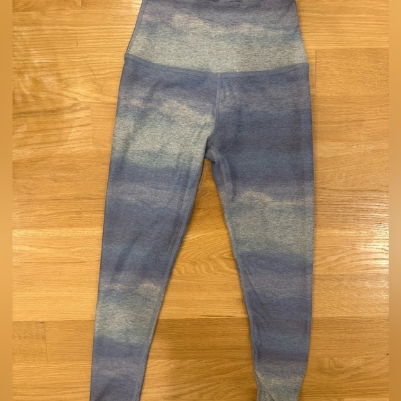 Beyond Yoga Softmark High waisted Midi Leggings in Watercolor Blue - Picture 2 of 5